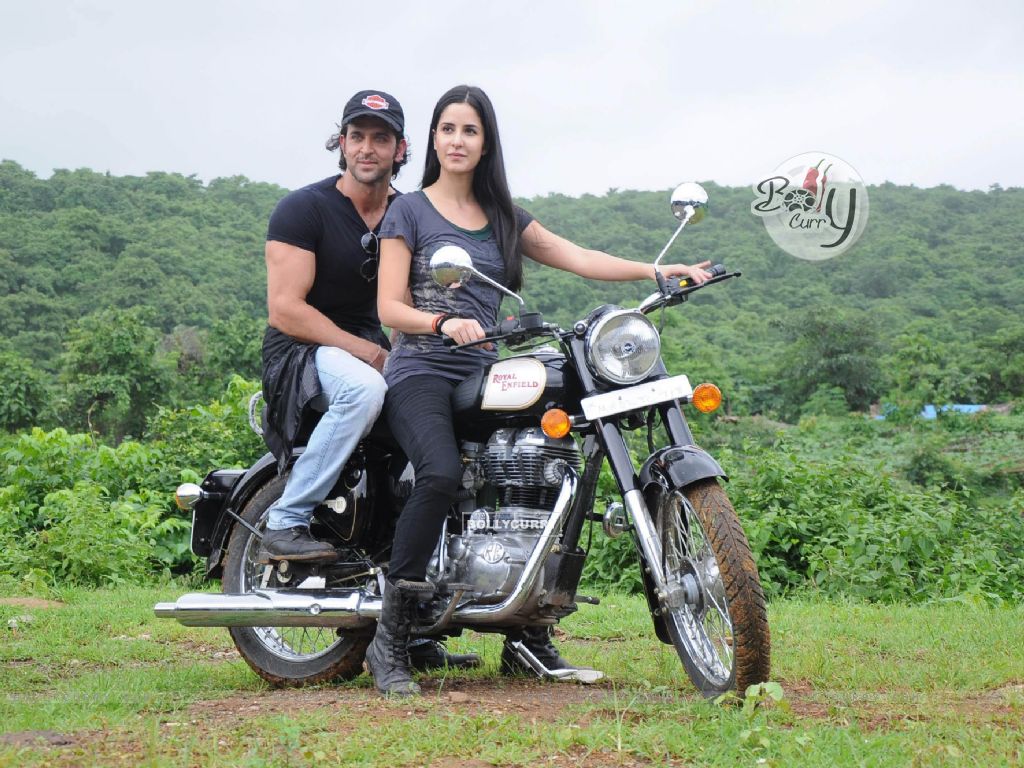 Wallpaper Kaif takes Hrithik for a ZNMD Bike Ride size:1024x768