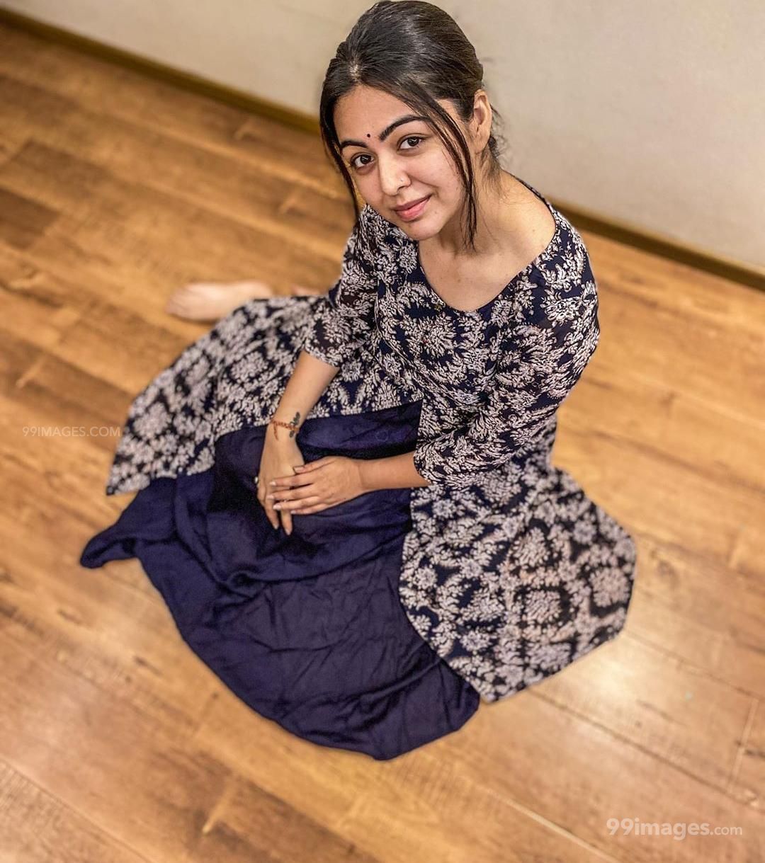 Shafaq Naaz HD Wallpaper (Desktop Background / Android / iPhone) (1080p, 4k) (1080x1219)