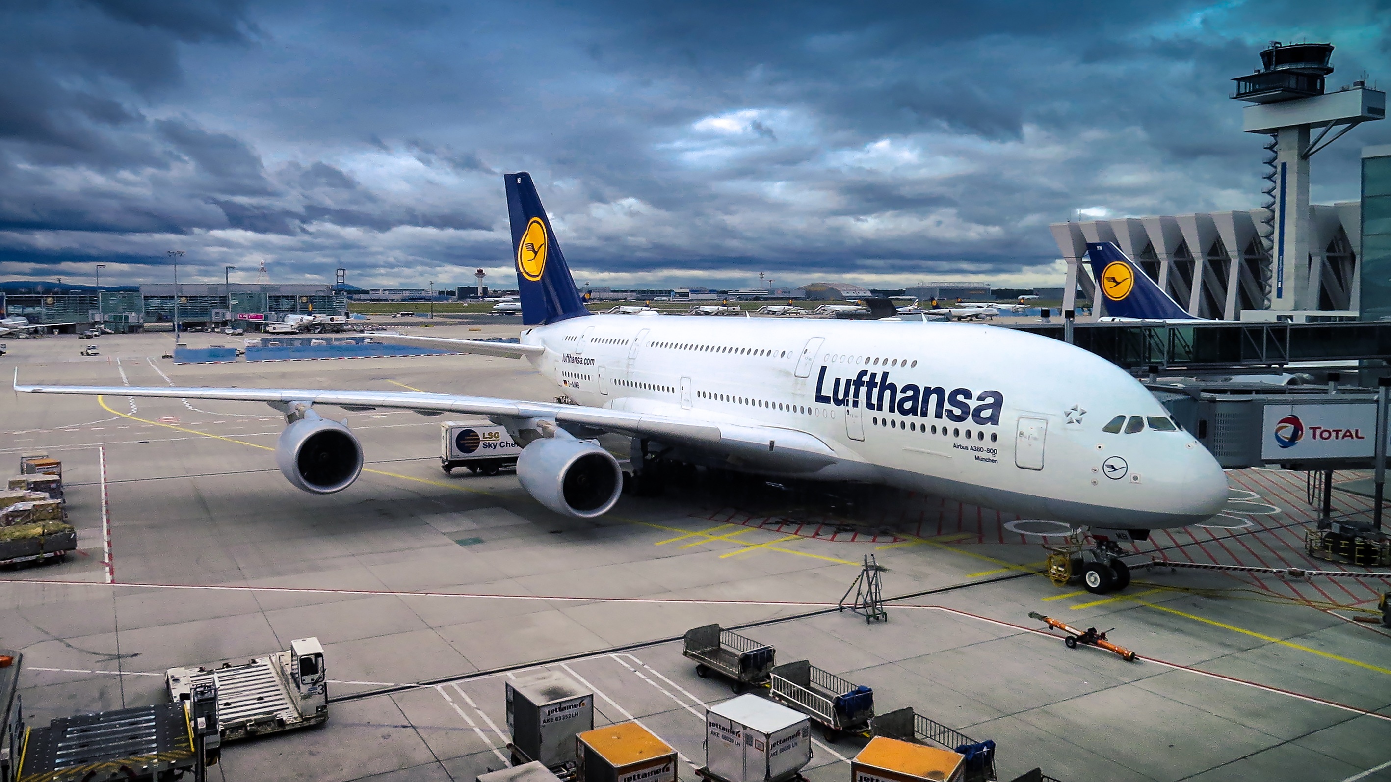 Blue Lufthansa Airplane · Free