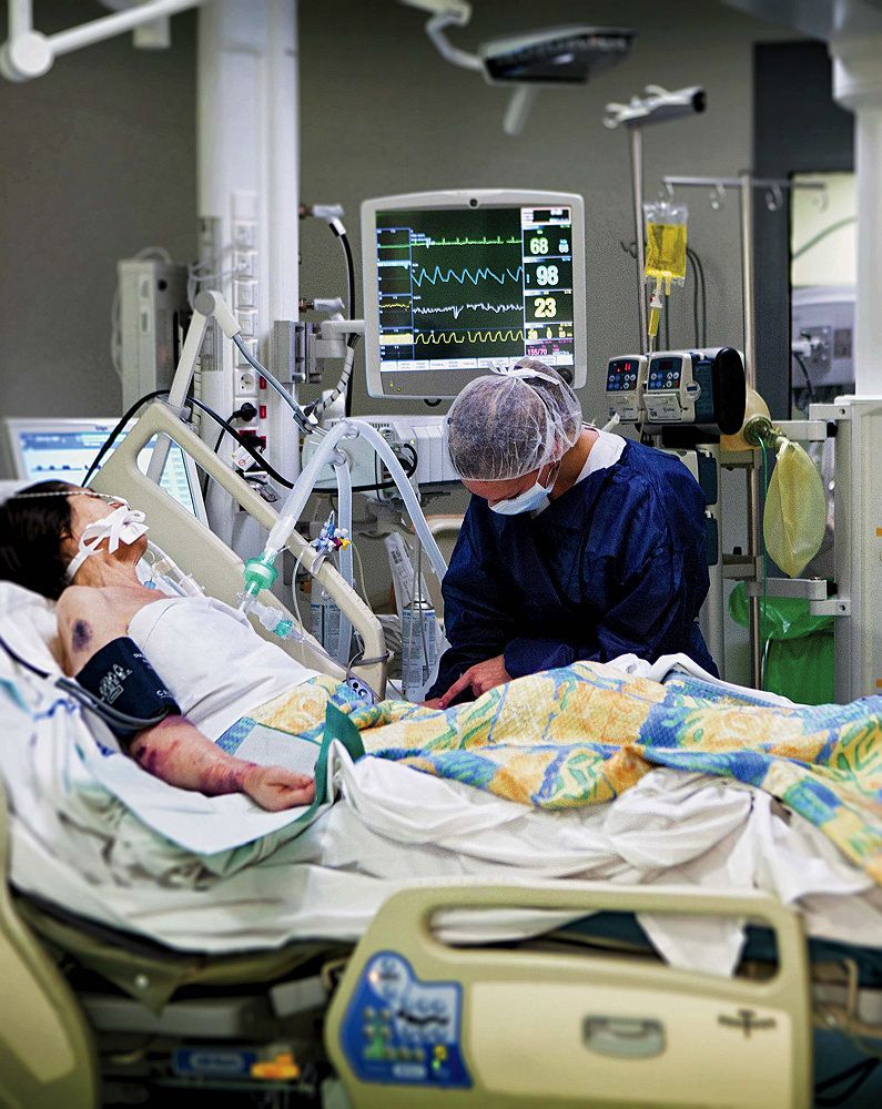 File:Child treated in ICU.jpg - Wikimedia Commons