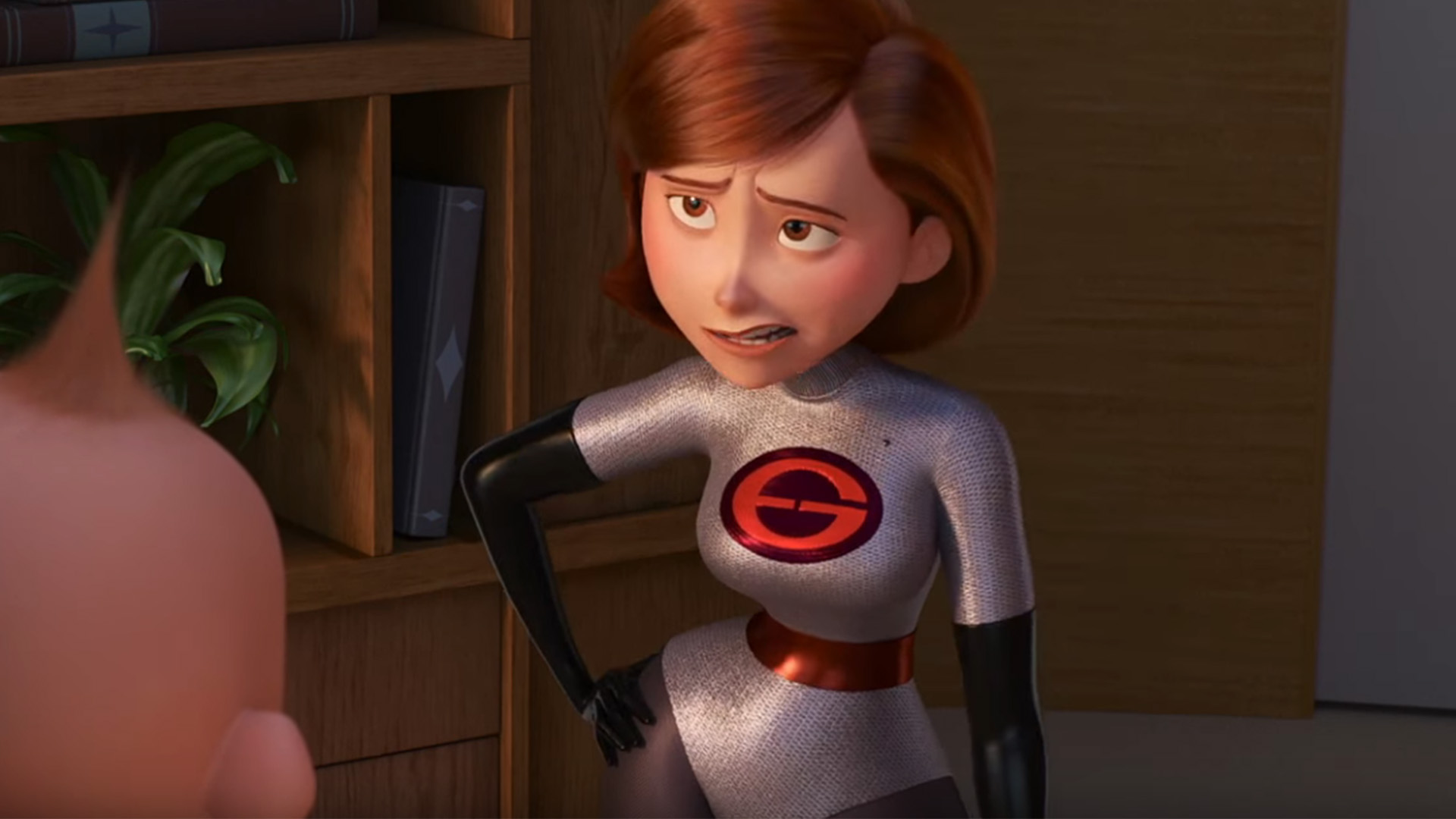 The Incredibles 2: Clip Shows Elastigirl Isn't Happy With Her New Suit - Purs...