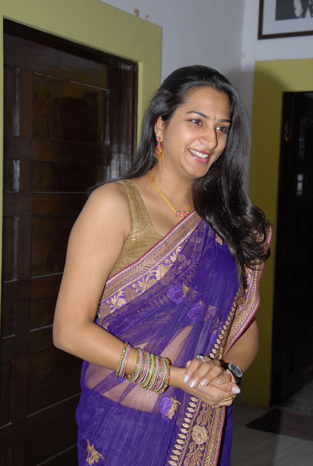 Surekha Vani saree navel