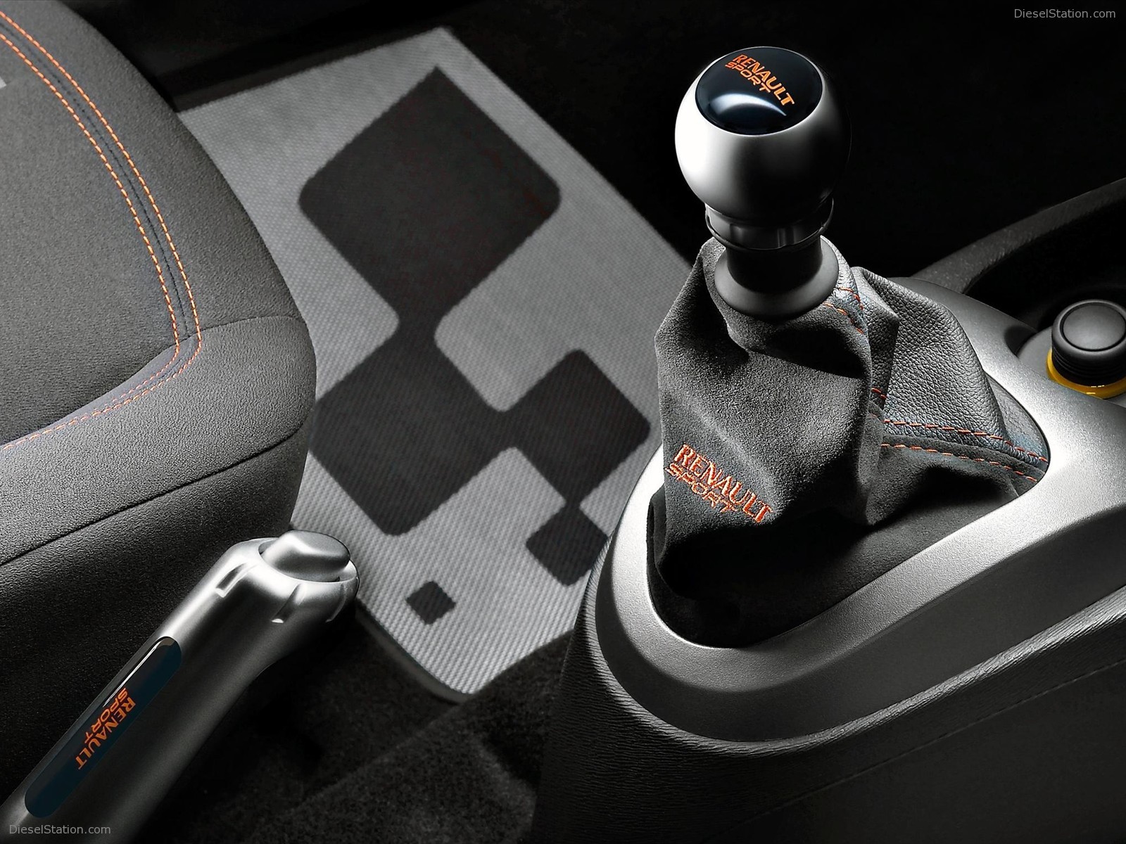 Renault's New Twingo RenaultSport 133 Exotic Car Wallpaper of 8, Diesel Station