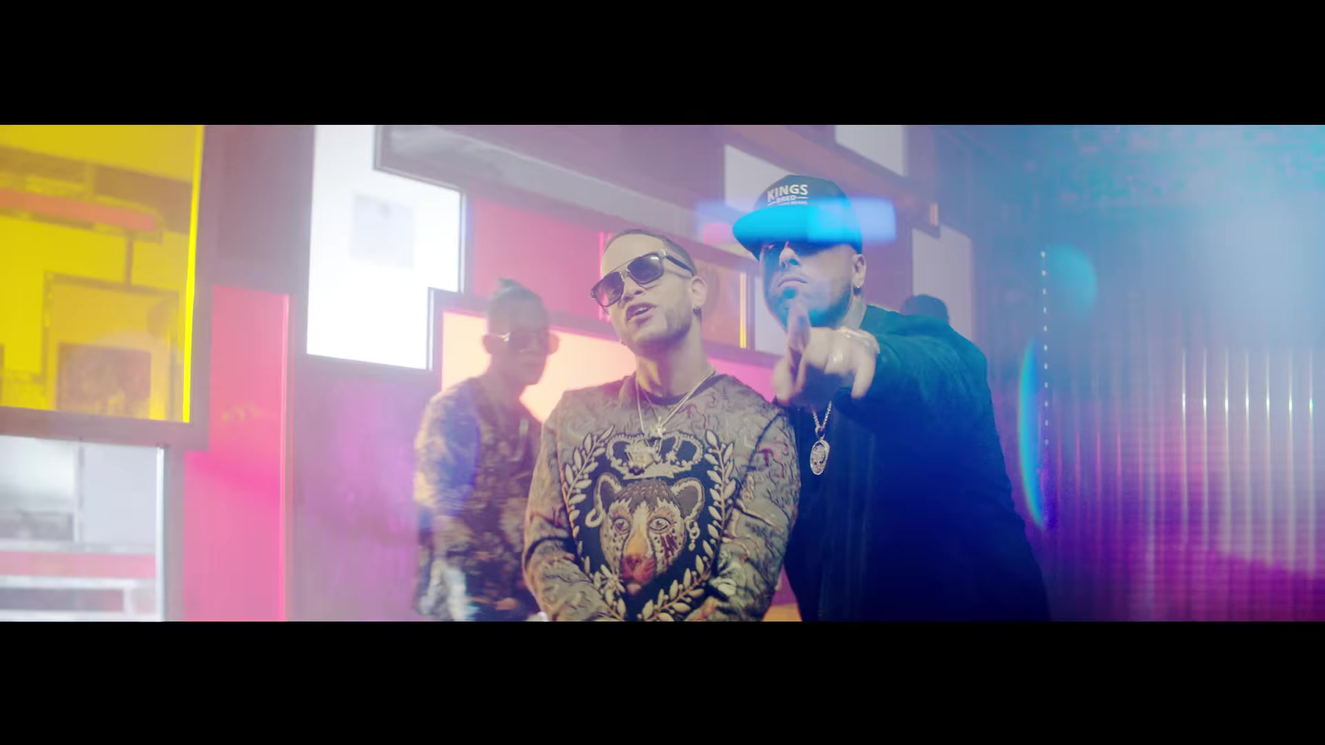 Animal Logo Sweater in Te Bote Remix by Casper, Nio García, Darell, Nicky Jam, Bad Bunny, Ozuna Music Video Youtube