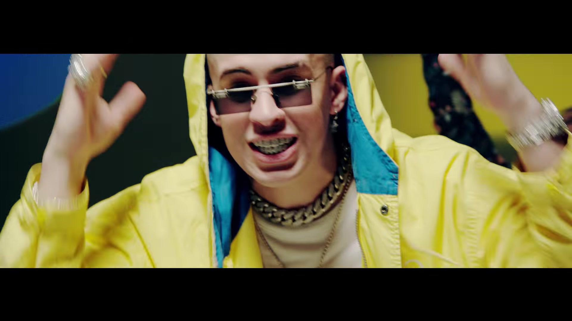 Yellow Jacket and Square Sunglasses in Te Bote Remix by Casper, Nio García, Darell, Nicky Jam, Bad Bunny, Ozuna Music Video Youtube