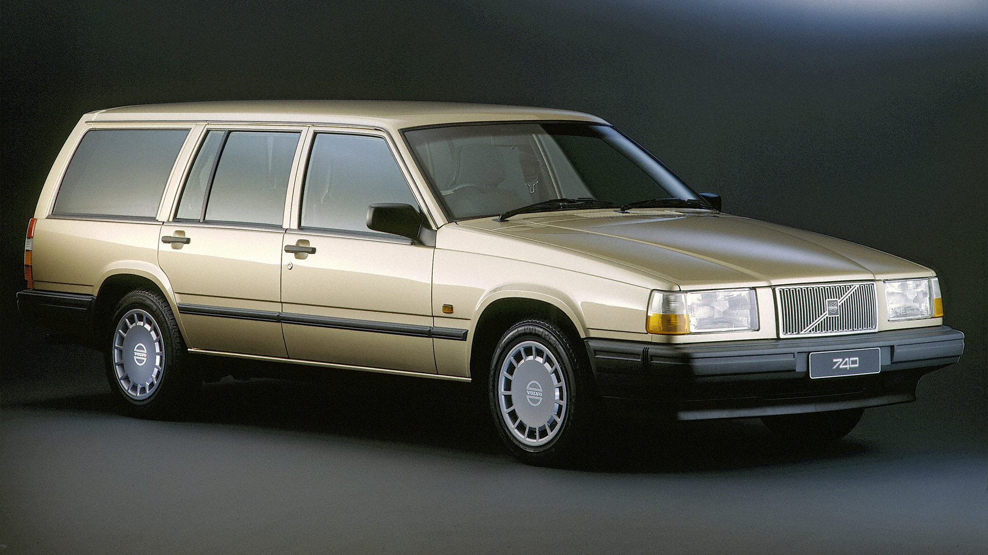 Volvo 740 GL Estate (UK) and HD Image