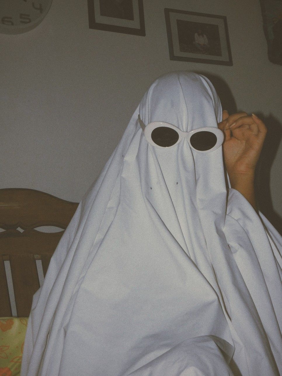 ghost photohoot tiktok trend. Ghost photography, Photohoot, Ghost photo