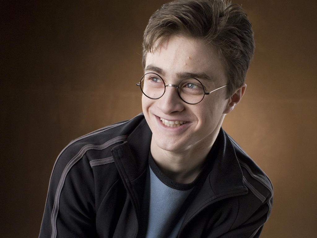Download Daniel Radcliffe As Harry Potter Fondos De Pantalla Wallpaper   Wallpaperscom