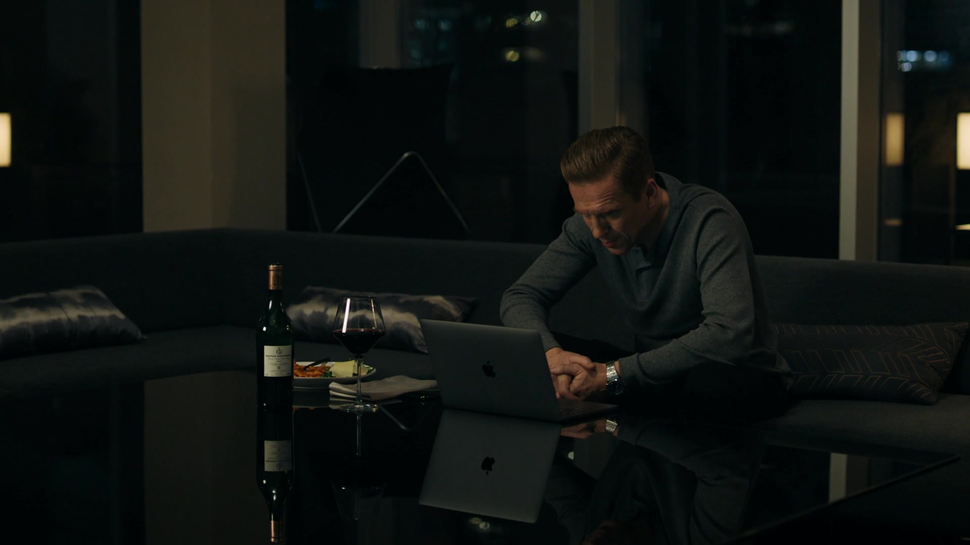 Apple MacBook Laptop Of Damian Lewis As Bobby Axelrod In Billions S05E06 The Nordic Model (2020)