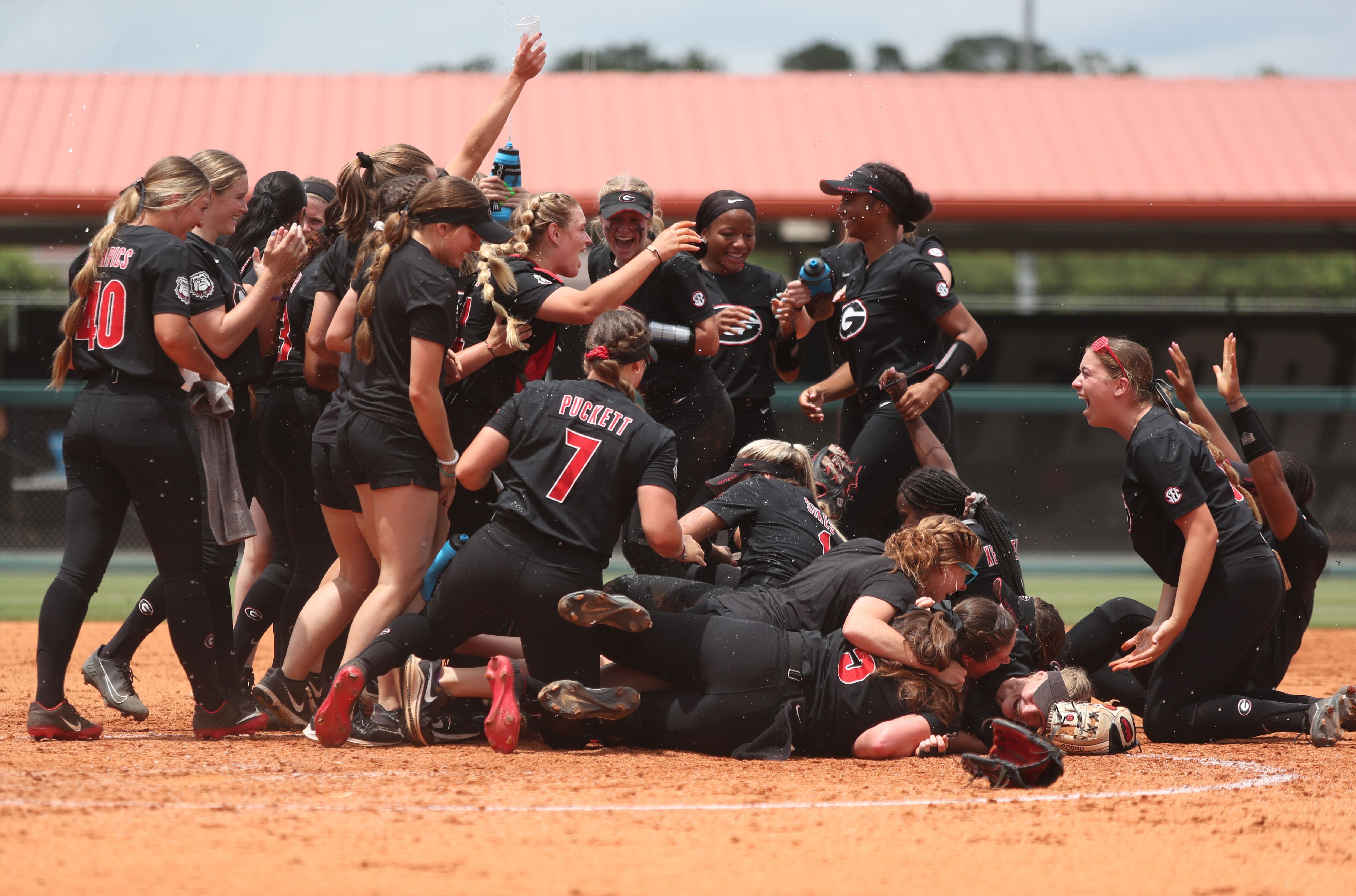 Georgia defeats Florida, advances to softball College World Series