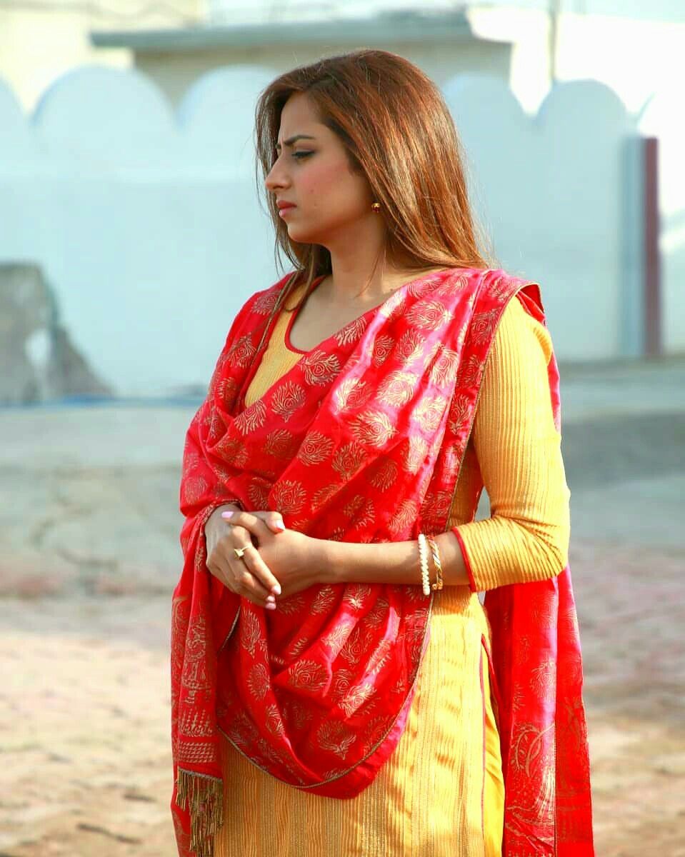 Sargun #Mehta. Flower girl dresses tutu, Punjabi models, Girls dp stylish