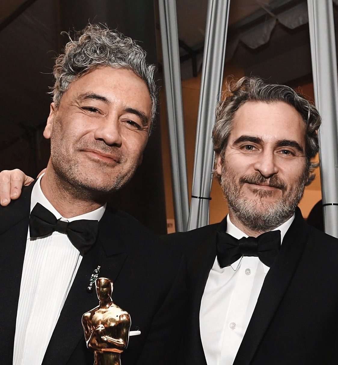 Taika Waititi and Joaquin Phoenix at Oscars 2020. Joaquin phoenix, Joaquin, Taika waititi