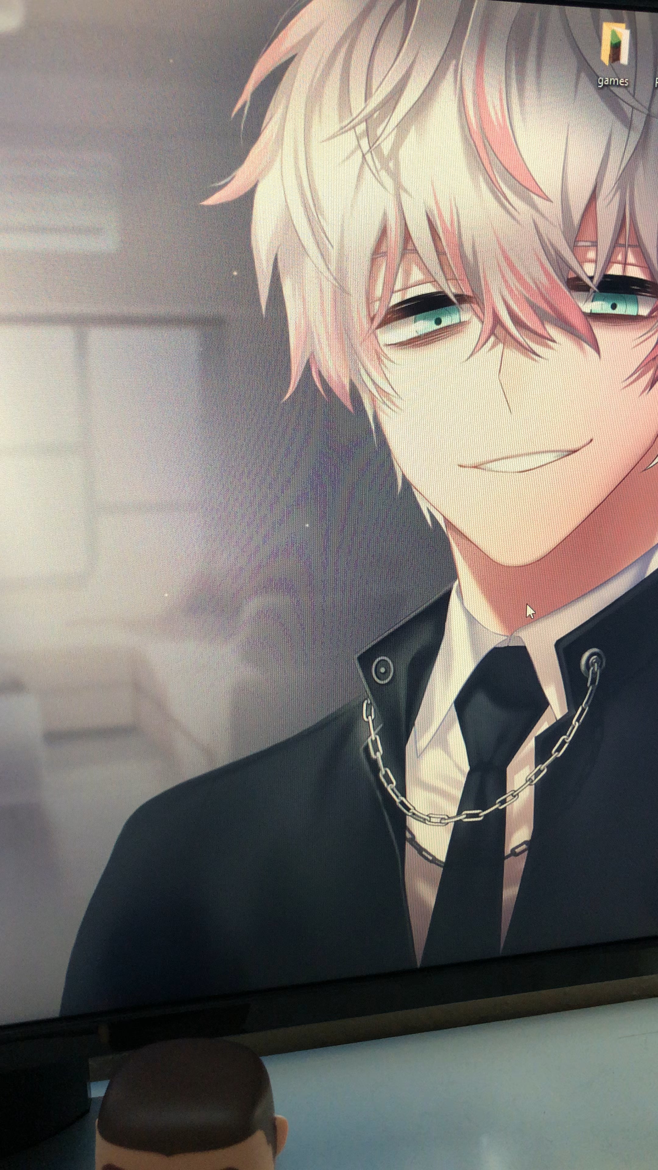 here's the saeran live wallpaper, its very subtle. theres an identical zen one as well.: mysticmessenger