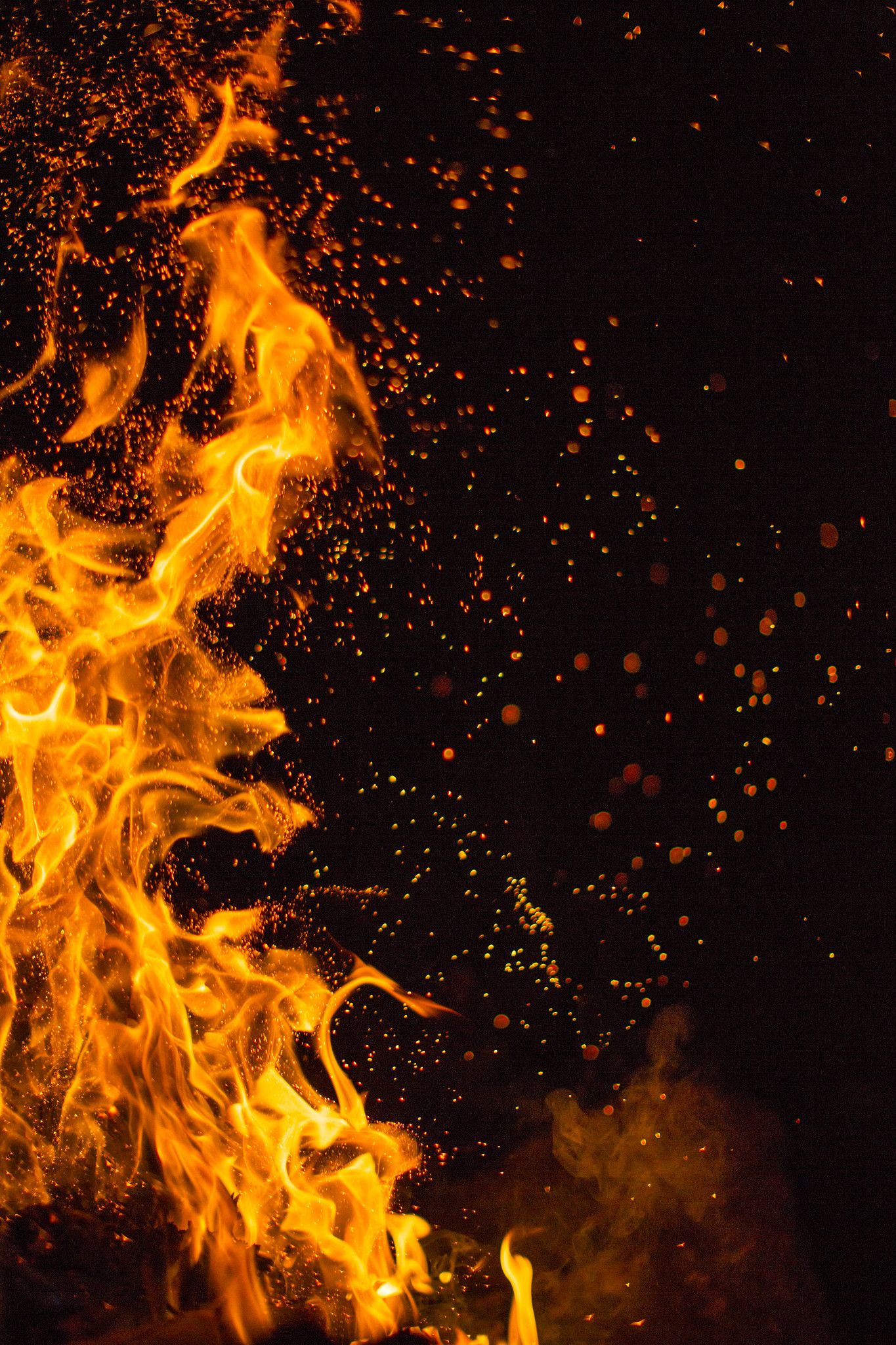 Stir up the fire. Light background image, Black background image, Best background image