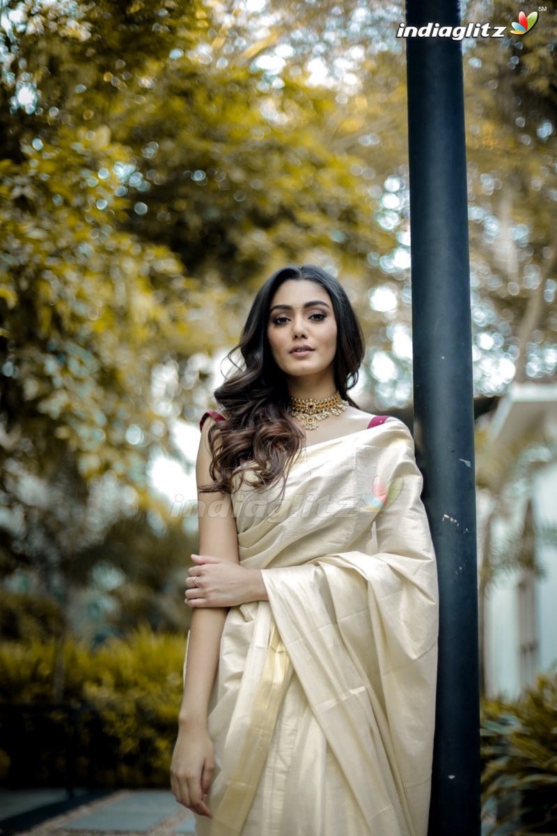 Sana Maqbool Photo Actress photo, image, gallery, stills and clips