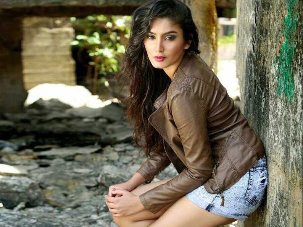 Sana Makbul HD Wallpaper. Latest Sana Makbul Wallpaper HD Free Download (1080p to 2K)