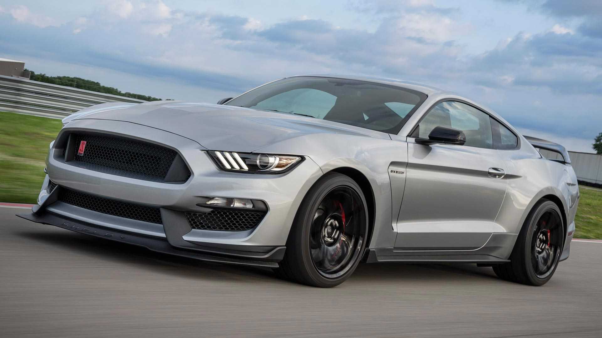 Ford Mustang Shelby GT350R Debuts With GT500 Parts, New Colors