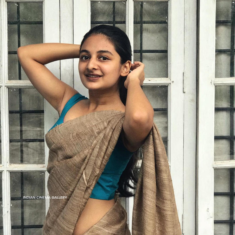 Esther Anil Actress Photo Stills Gallery