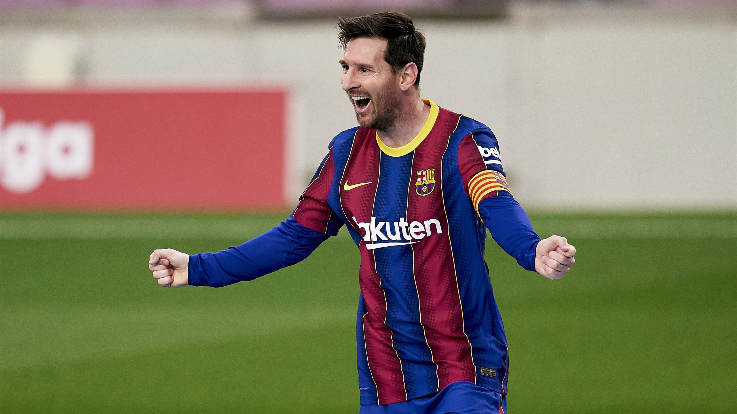 Football. Messi lands in Barcelona with his return to the club yet to be confirmed