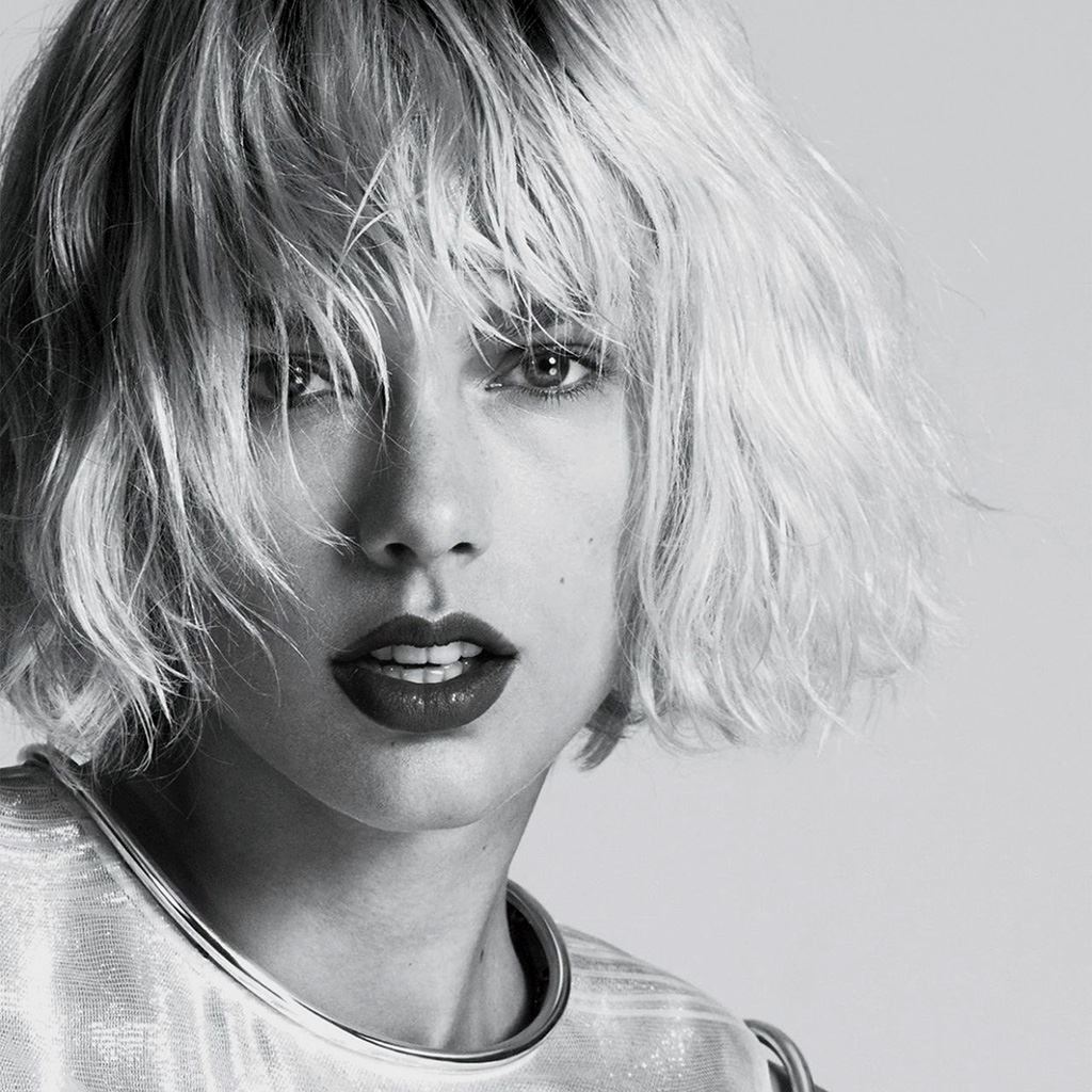 Taylor Swift Bw Dark Face Singer iPad Wallpaper Free Download