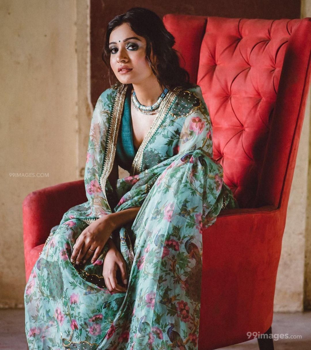 Shraddha Dangar HD Wallpaper (Desktop Background / Android / iPhone) (1080p, 4k) (1080x1215)