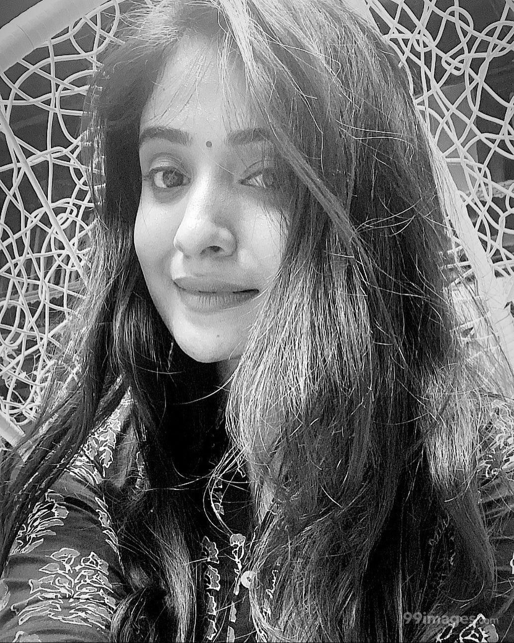 Shraddha Dangar HD Wallpaper (Desktop Background / Android / iPhone) (1080p, 4k) (1034x1294)