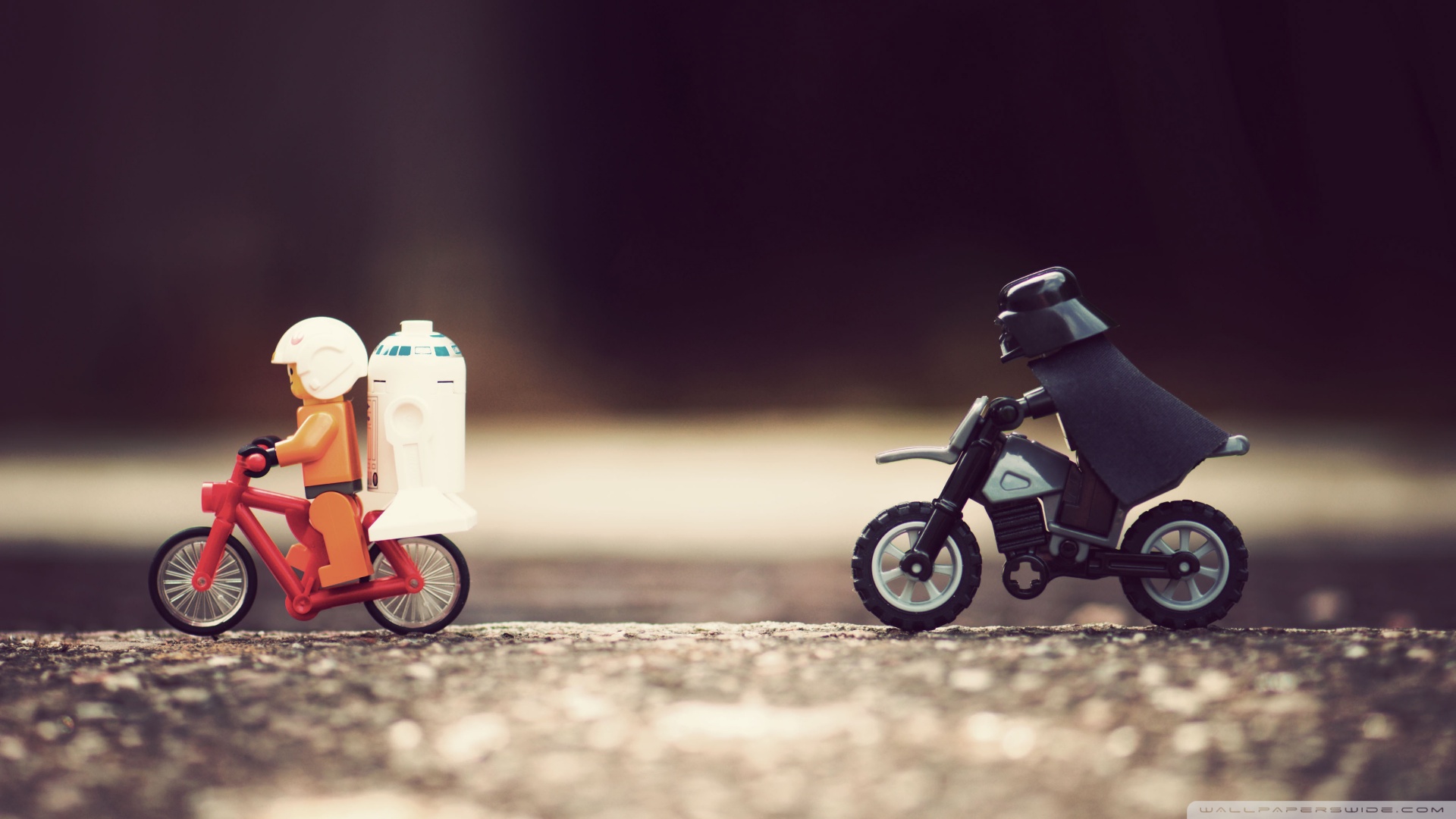 Bike Chase Ultra HD Desktop Background Wallpaper for: Multi Display, Dual Monitor, Tablet