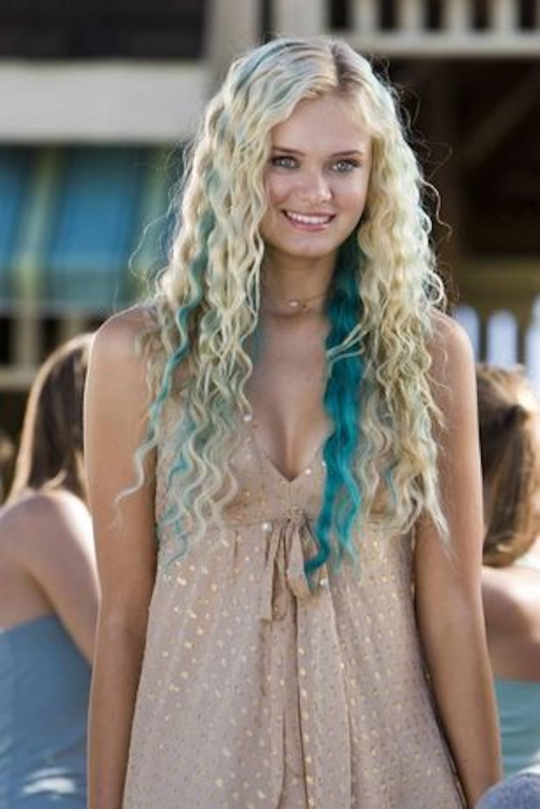 ways to look like that mermaid from Aquamarine, minus the bright blue hair clips (sorry, Aqua)