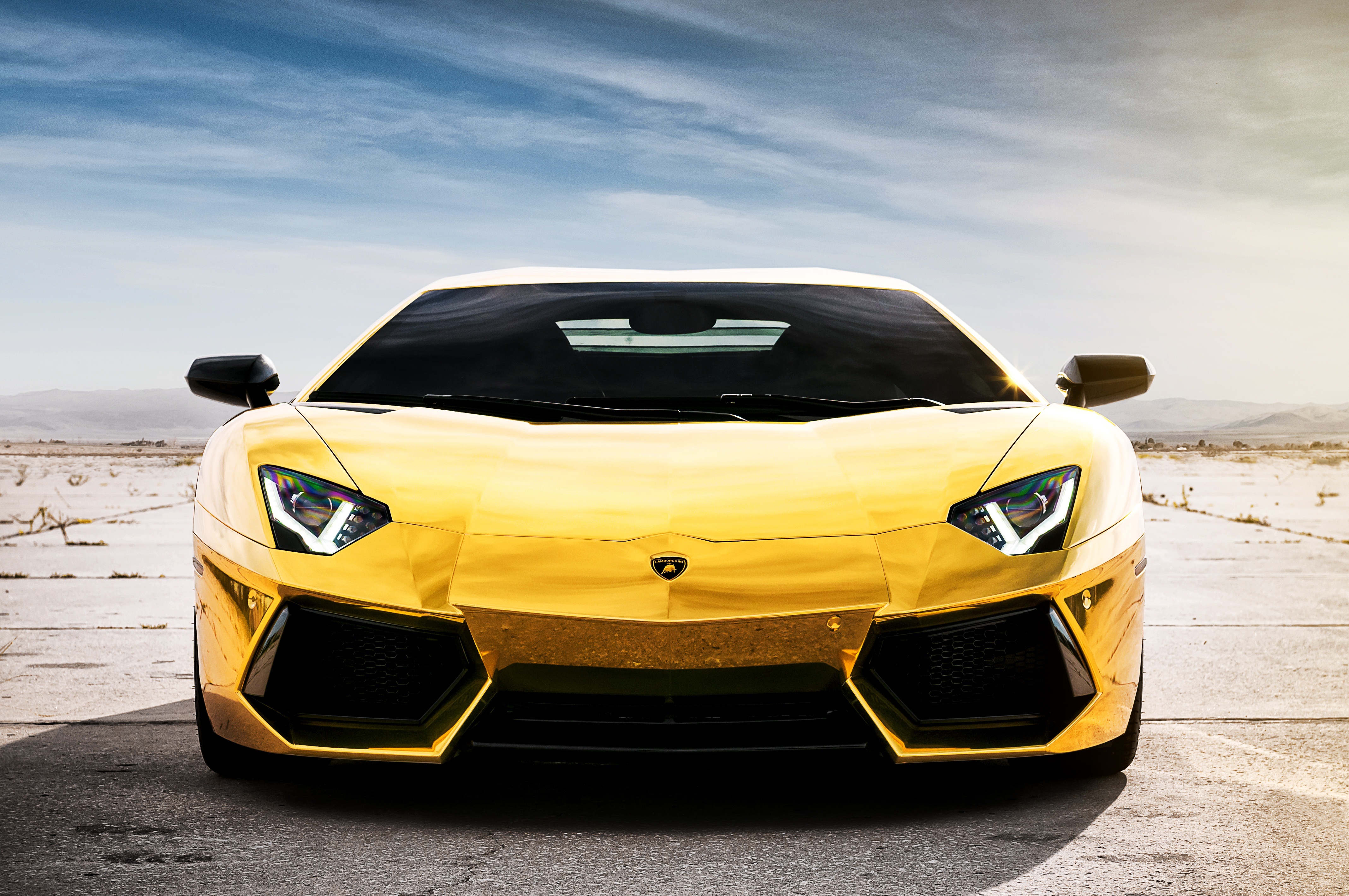 Скачай крутые машины на телефон. Lamborghini Aventador lp700-4 Золотая. Lamborghini Aventador lp700-4 желтый. Ламборгини авентадор LP 700-4 желтый. Золотой Lamborghini авентадор.