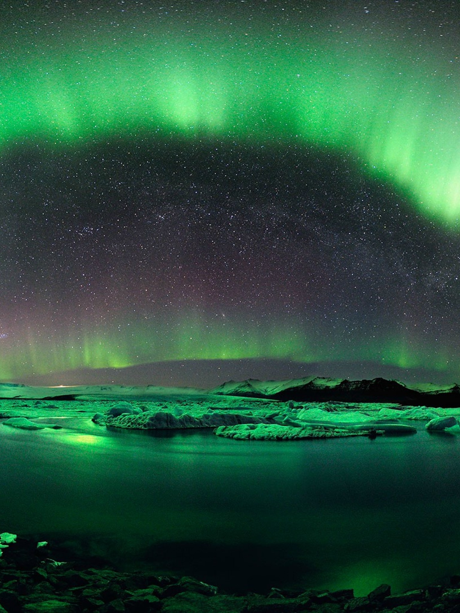 Free Download Green Aurora Borealis Wallpaper for Desktop and Mobiles Retina iPad