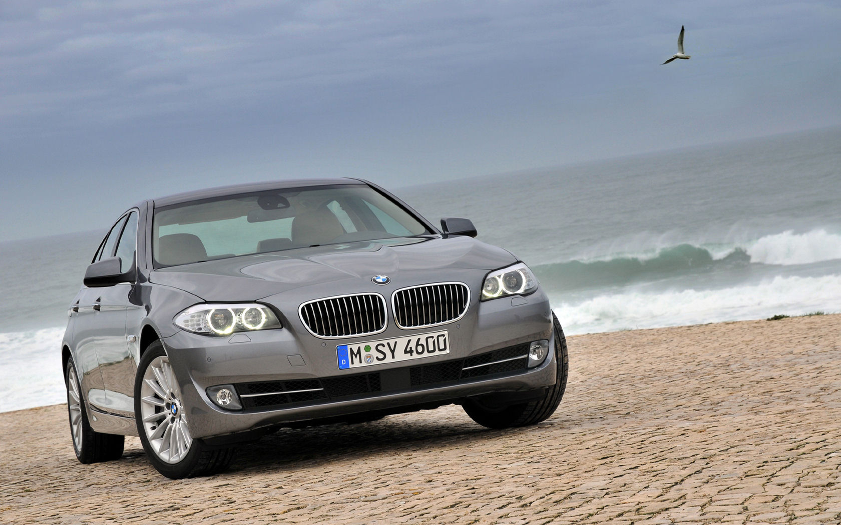 BMW 5 Series, 528i, 535i, 550i, M5 Widescreen Wallpaper / Desktop Background Picture