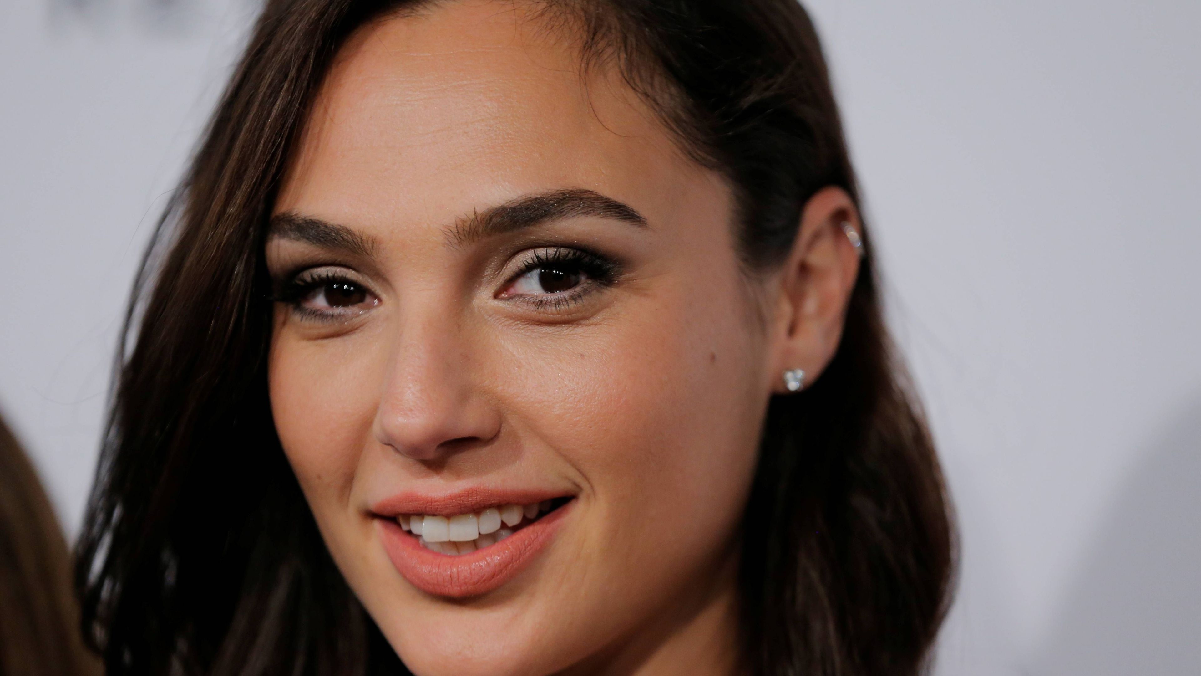 Wallpaper 4k Gal Gadot Smile 4k Wallpaper
