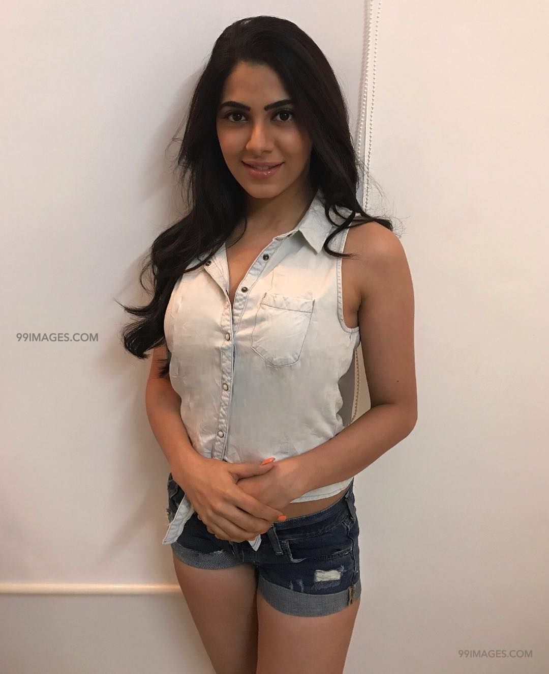 Nikki Tamboli HD Wallpaper (Desktop Background / Android / iPhone) (1080p, 4k) (1080x1324)