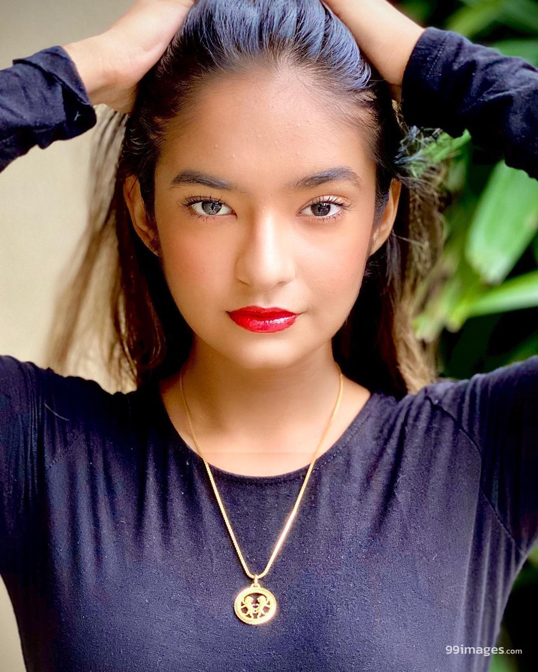 Anushka Sen Hot HD Photo & Wallpaper for mobile (1080p) # anushkasen #actress #dancer #televisionactre. Insta fashion, Photo wallpaper, Stylish girl pic