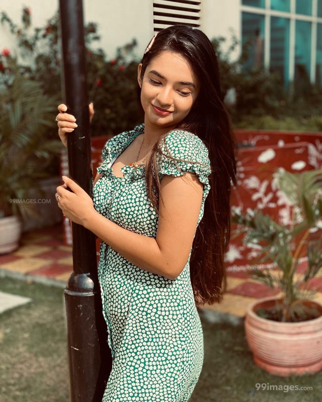 Anushka Sen Hot HD Photo & Wallpaper for mobile, WhatsApp DP (1080p)