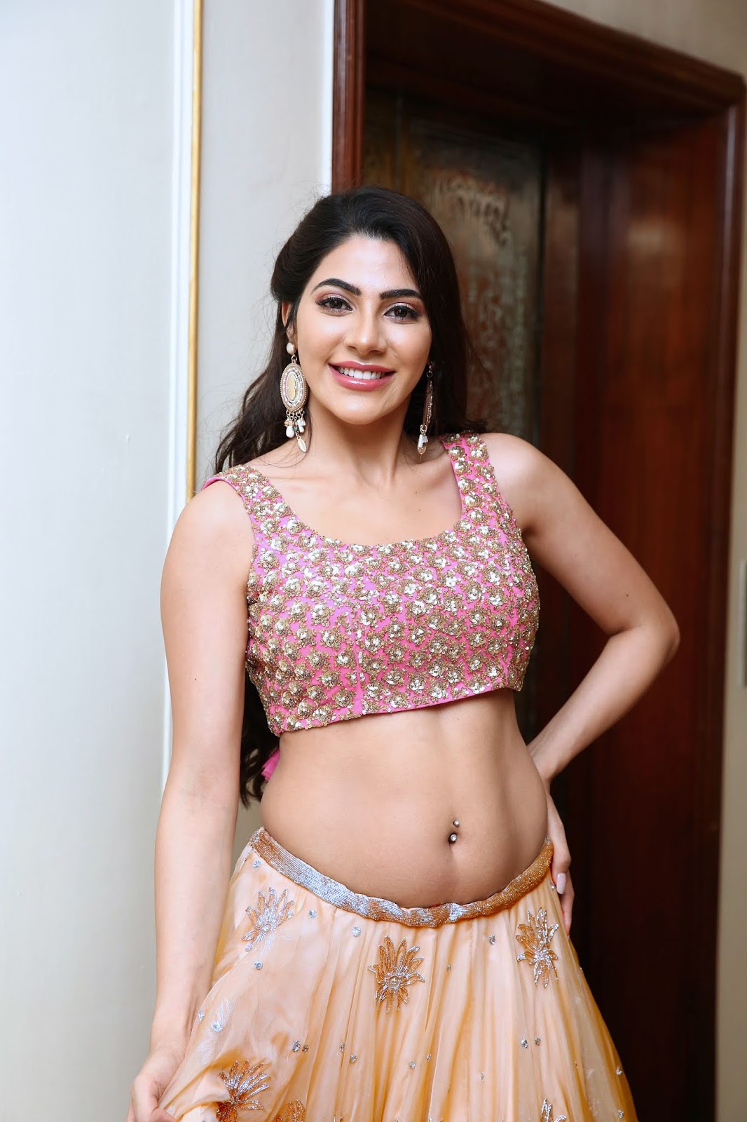 Nikki Tamboli's Breathtaking Photo Showing Pierced Navel In Low Skirt At Summer Soiree Launch May 2019