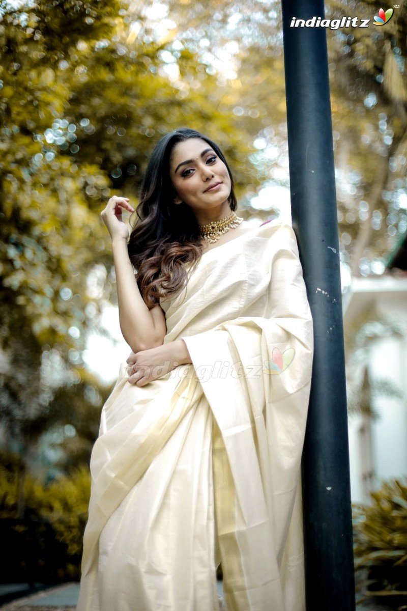 Sana Maqbool Photo Actress photo, image, gallery, stills and clips