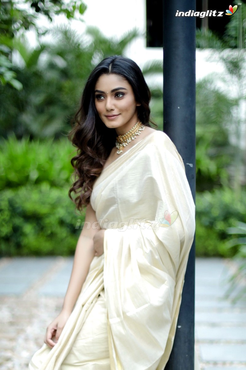 Sana Maqbool Photo Actress photo, image, gallery, stills and clips