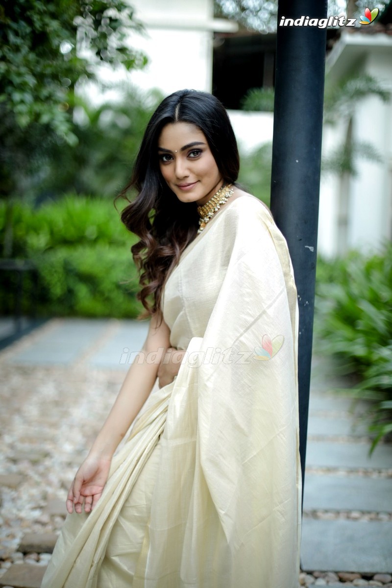 Sana Maqbool Photo Actress photo, image, gallery, stills and clips