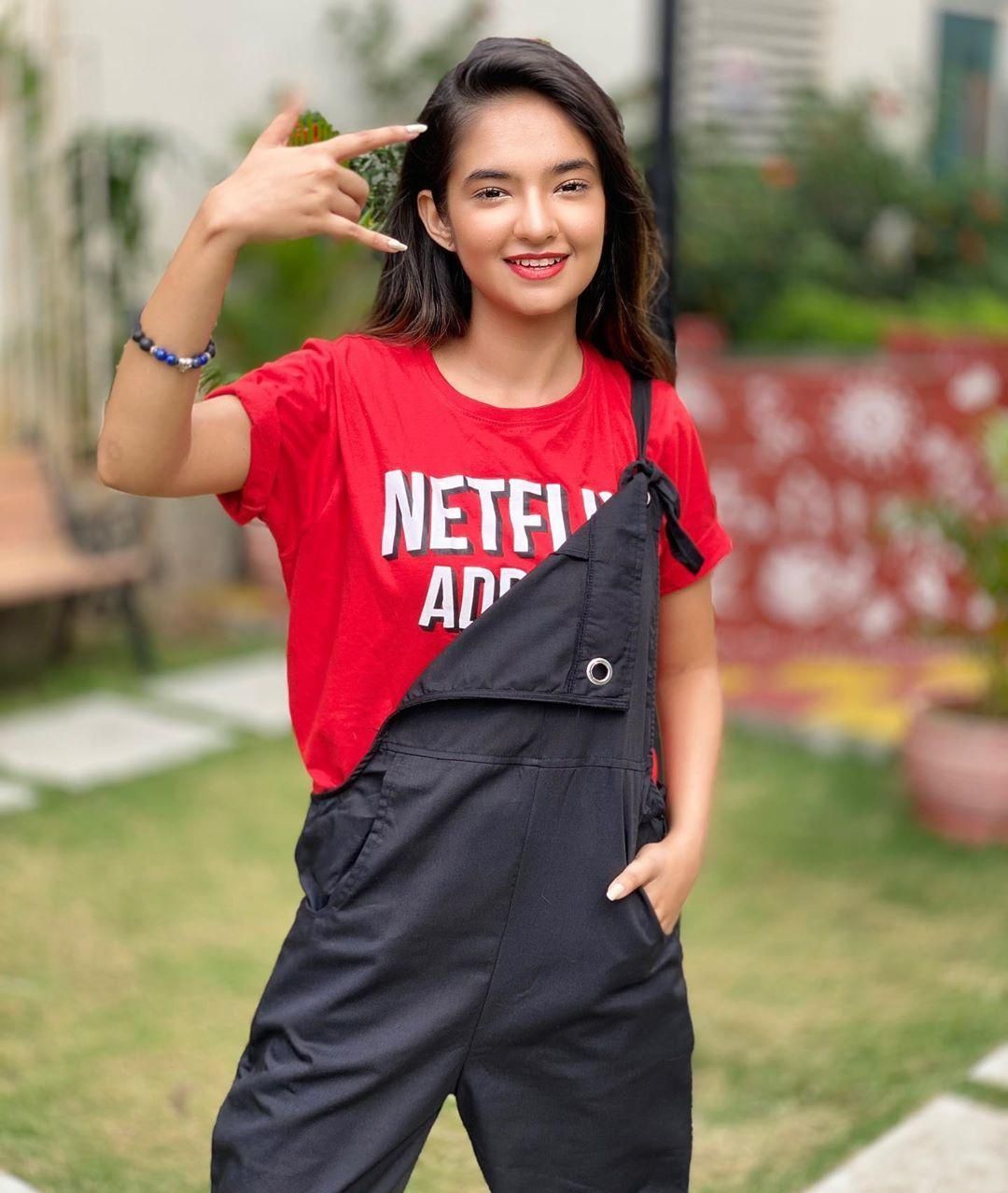 Anushka Sen Hot HD Photo & Wallpaper for mobile (1080p)