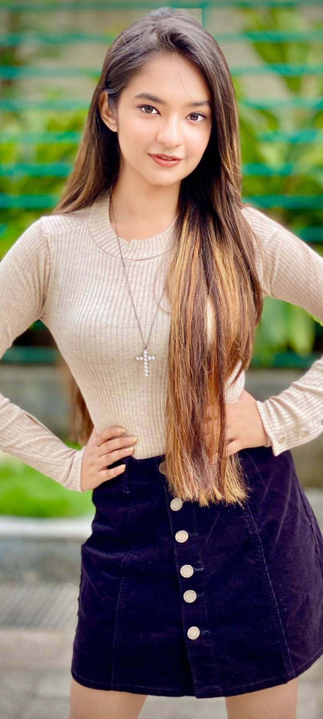 Anushka Sen Mobile Wallpaper
