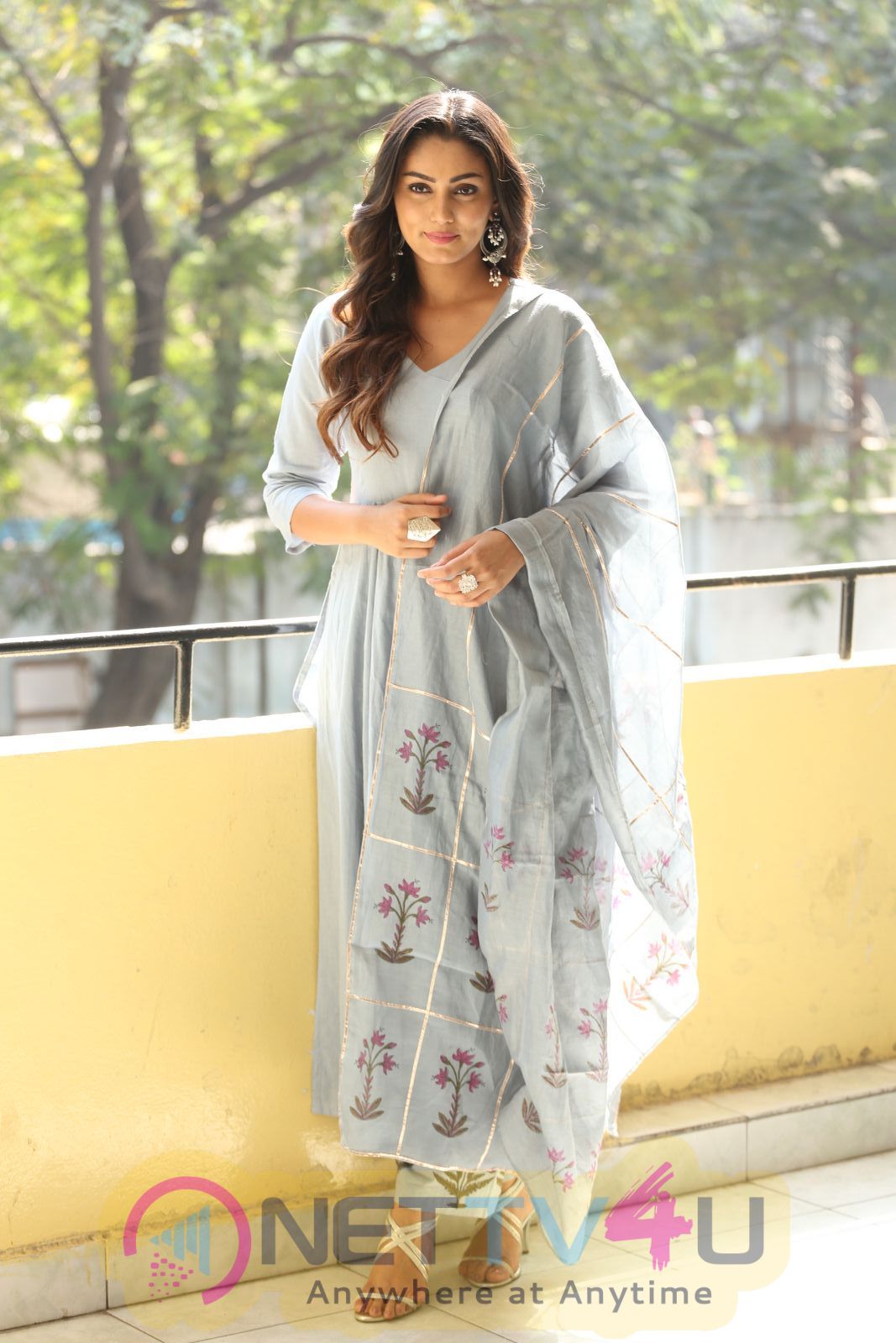 Sana Maqbool Photo HD. Picture Gallery of Sana Maqbool