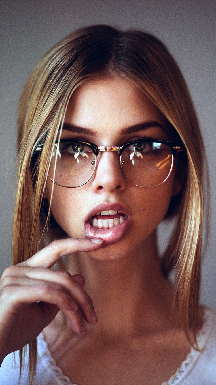 Girl Glasses Lips Beauty Face Wallpaper