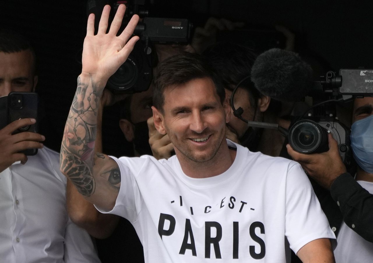 Lionel Messi Completes Move To Paris Saint Germain