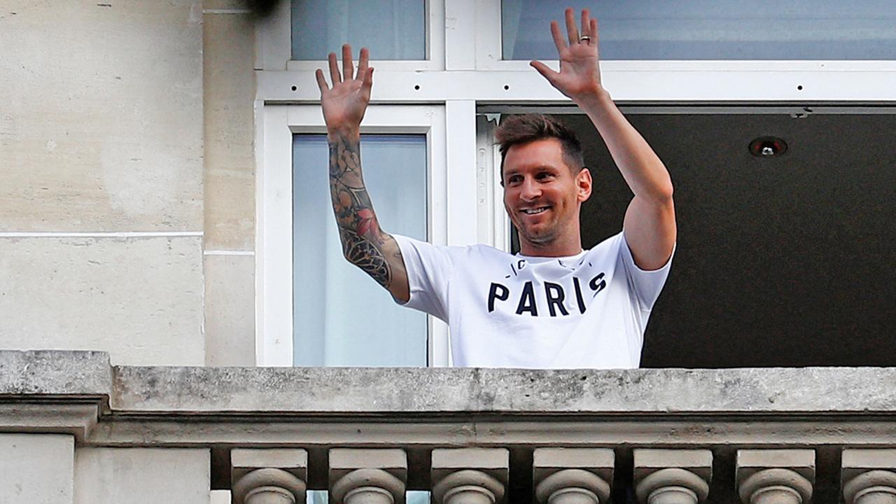 It's Official! Lionel Messi Signs For Paris Saint Germain