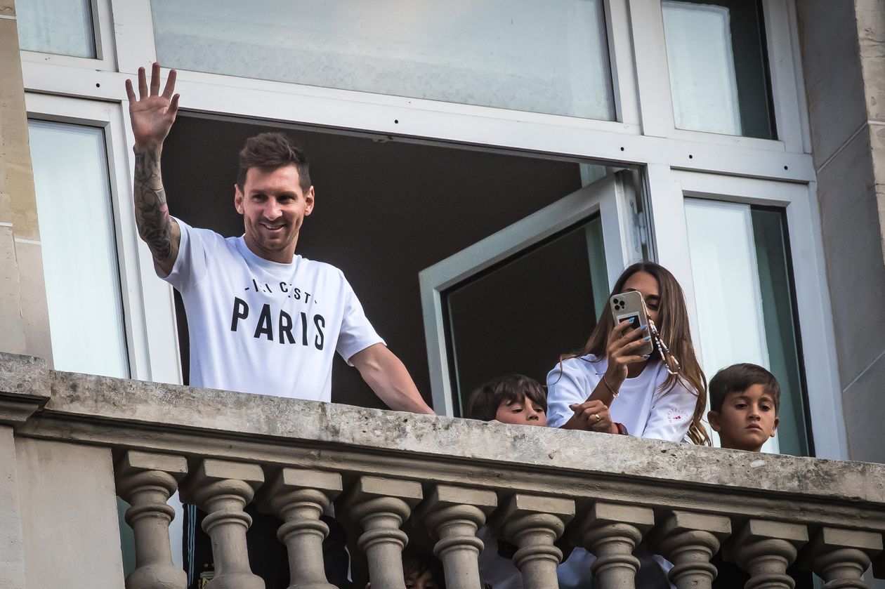 Lionel Messi Completes Stunning Move To Paris Saint Germain