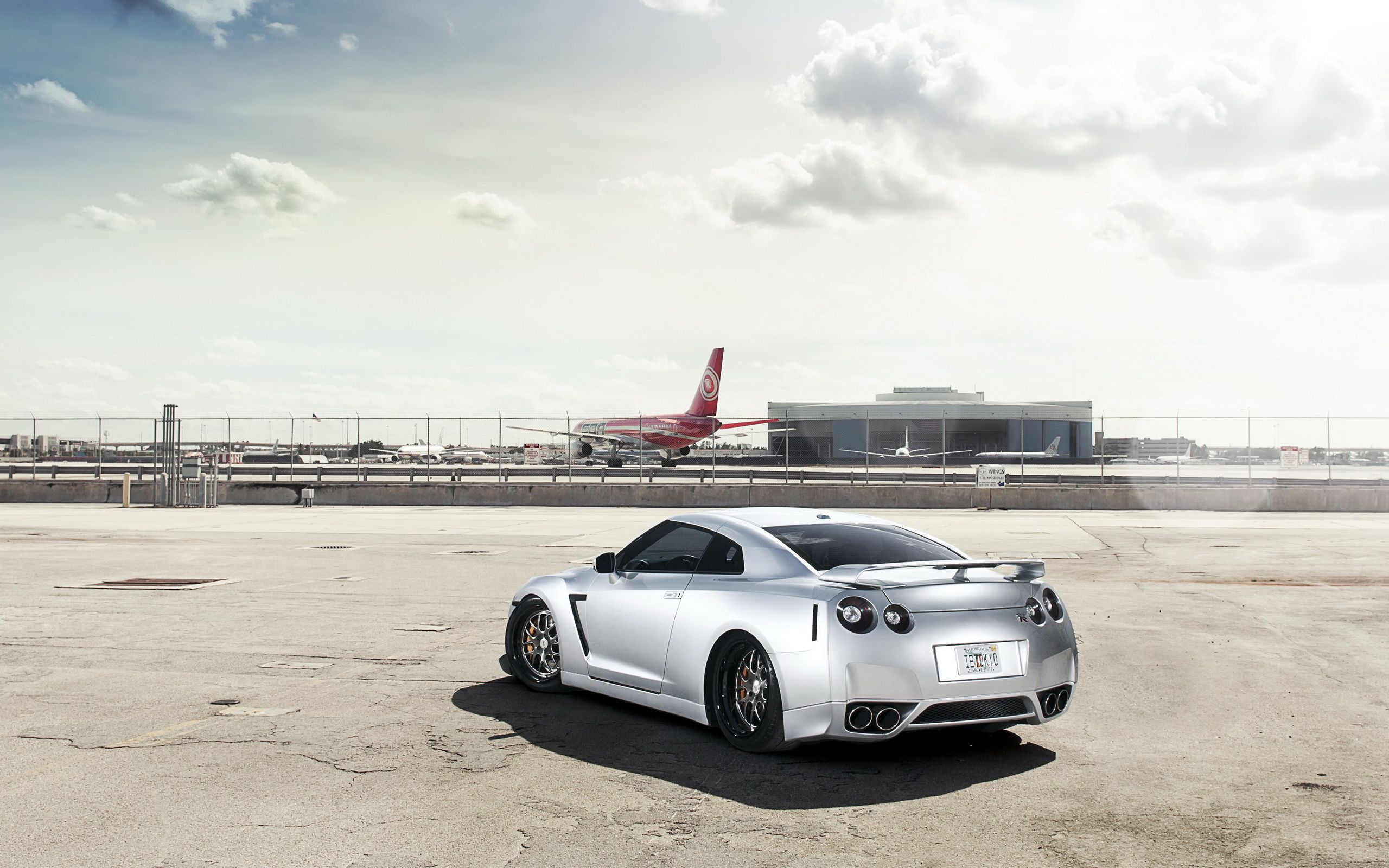Nissan GTR R35 wallpaper and image, picture, photo