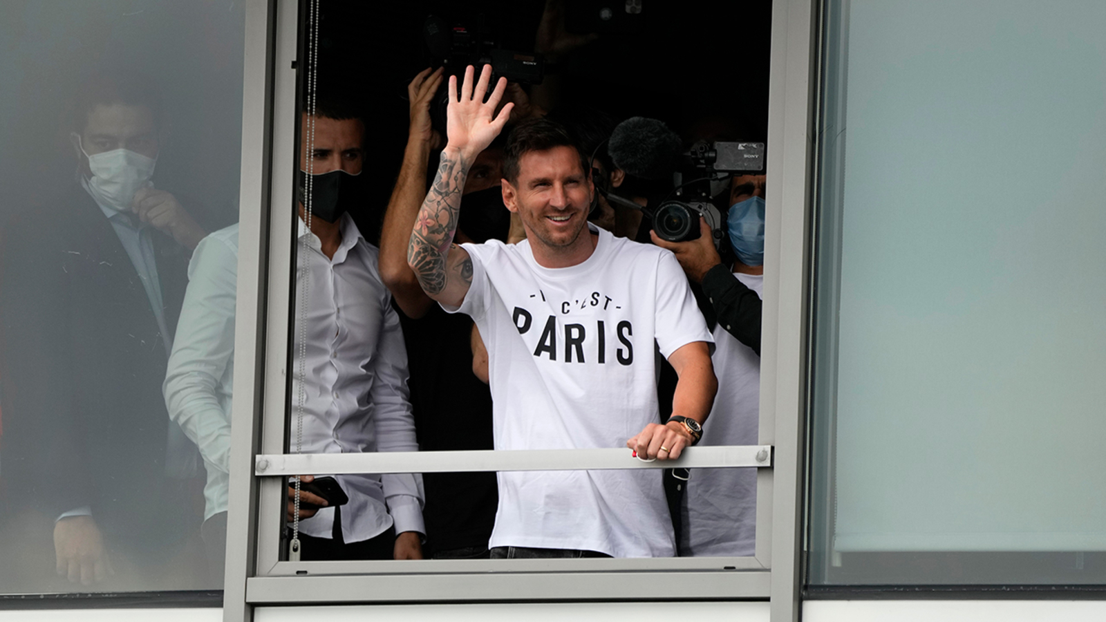 Lionel Messi Signs 2 Year Contract With Paris Saint Germain