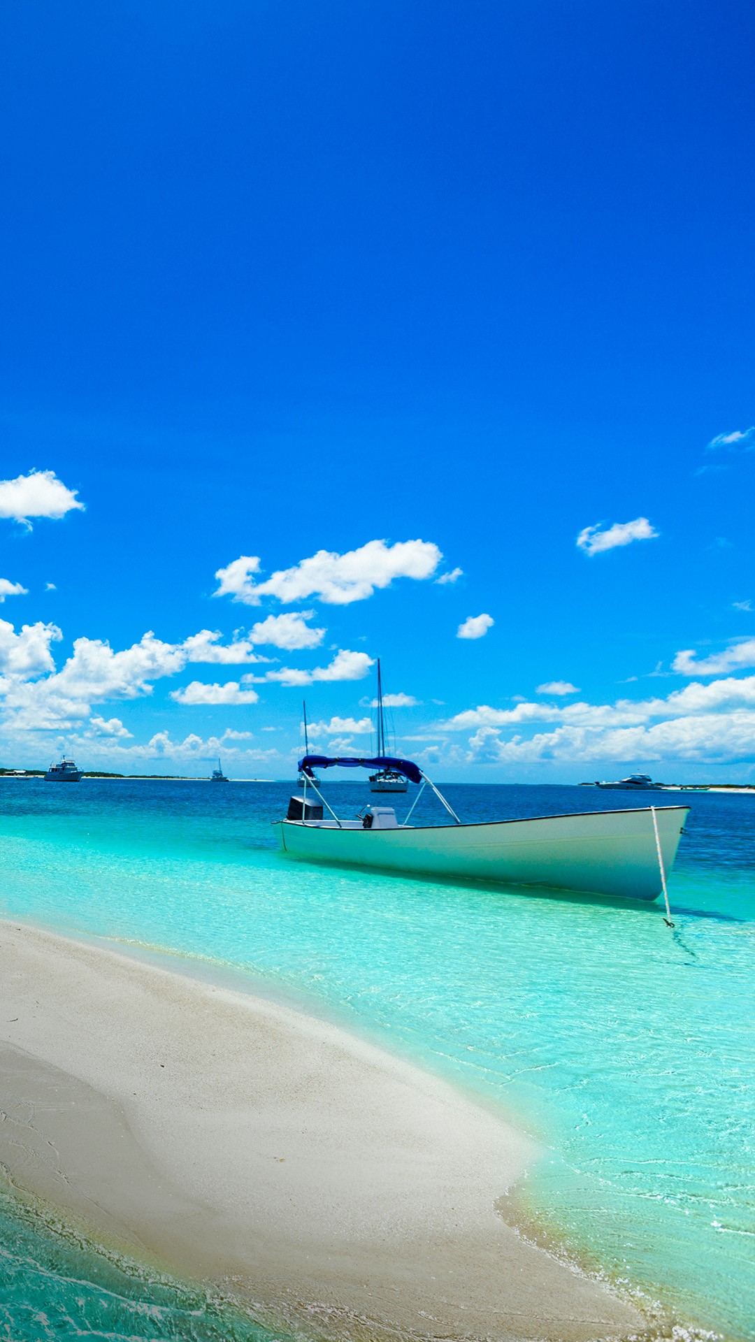 Tropical white sand cay beach in Los Roques, Venezuela. Windows 10 Spotlight Image