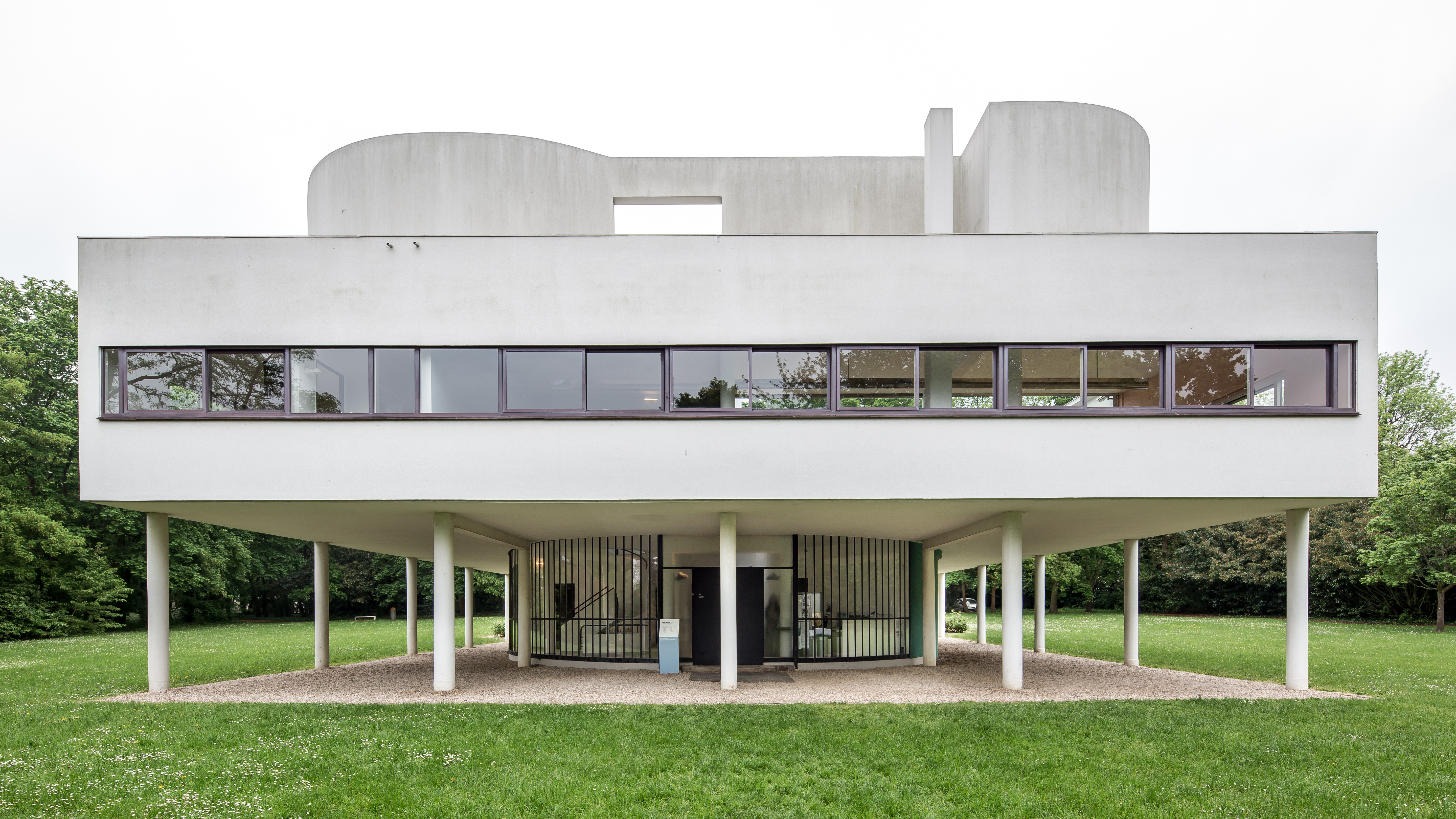 Le Corbusier's modernist colour palette elevates this LA home